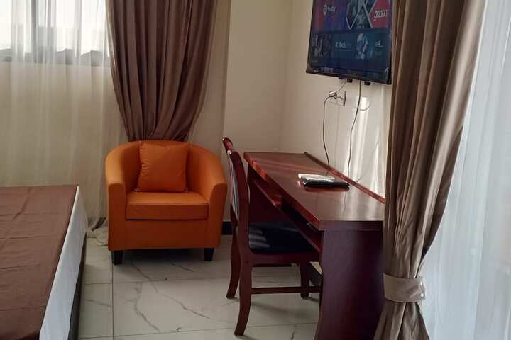 Room 5 of 19