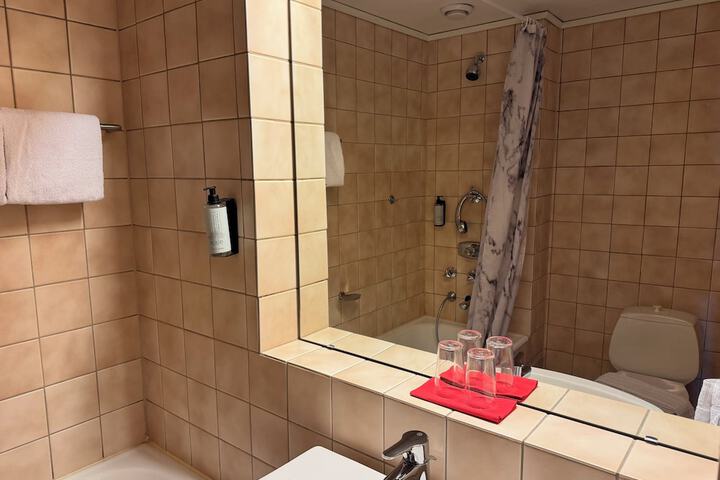 Room 150 of 209
