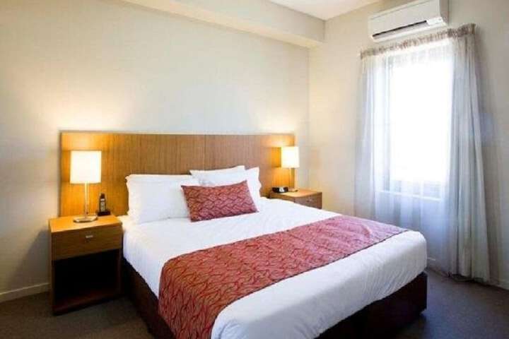 Room 6 of 25