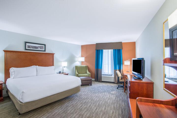 Standard | King Bed (3 of 15)