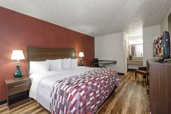 Superior King Bed (6 of 8)