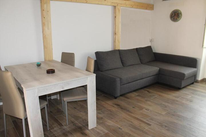 Room 2 of 3