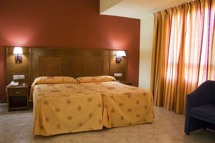 Room 6 of 37