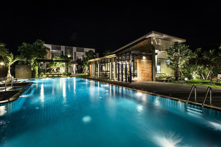 Pool Hotel