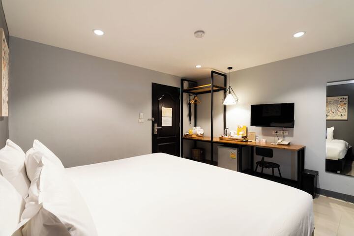 Room 8 of 37