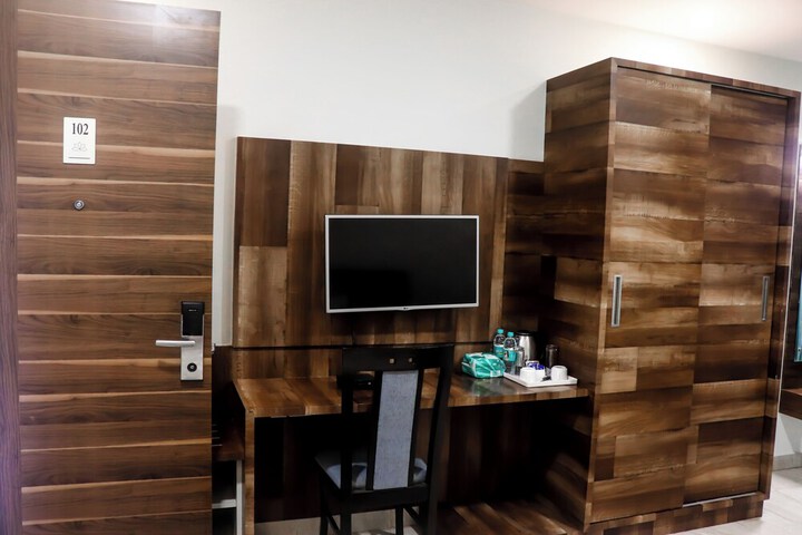 Room 8 of 31