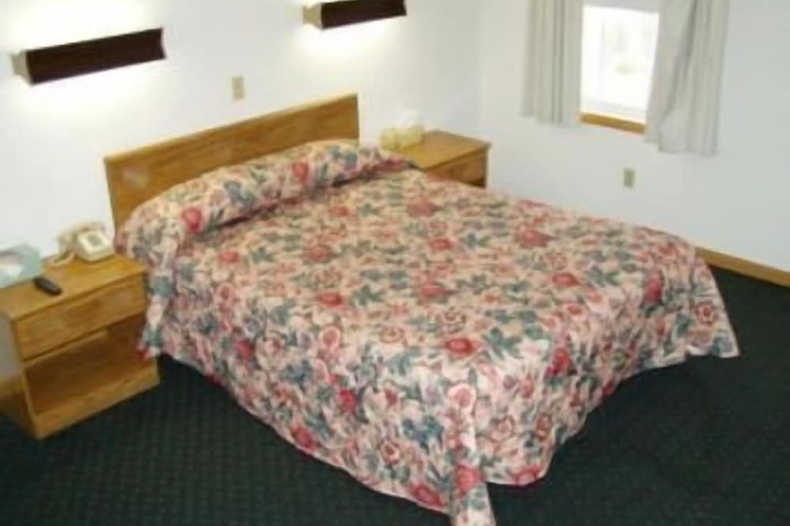 Standard Single Queen Bed (4 of 5)