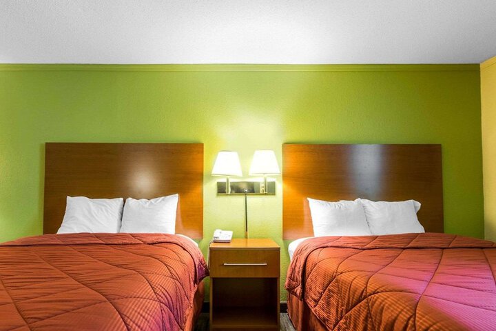 2 Queen Beds (9 of 13)