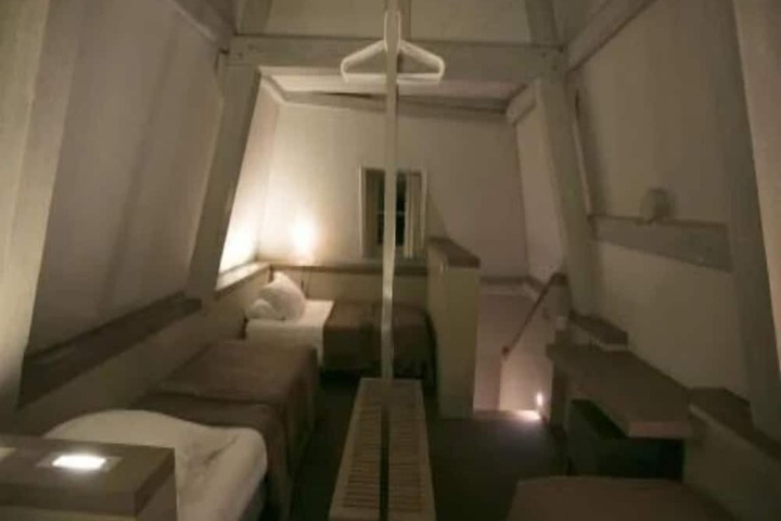 Room 14 of 46