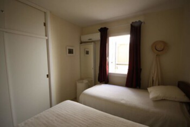 Room 30 of 32