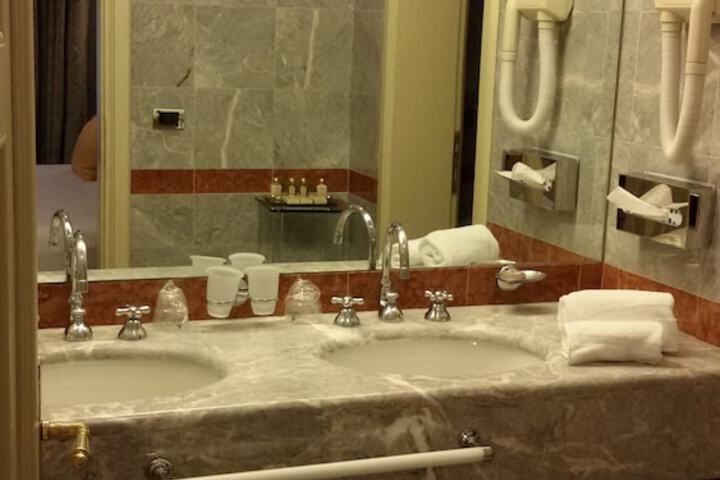 Room 68 of 161