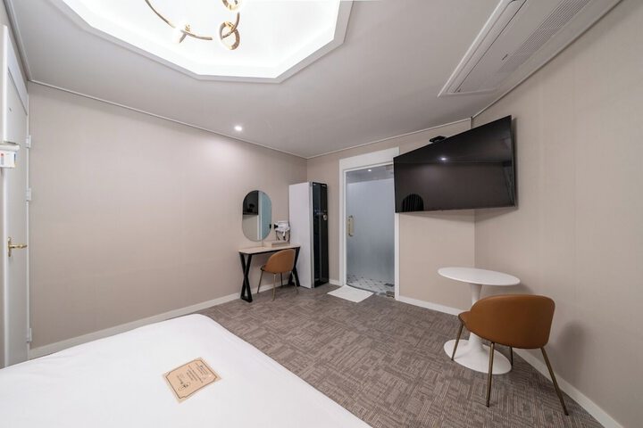 Room 26 of 43