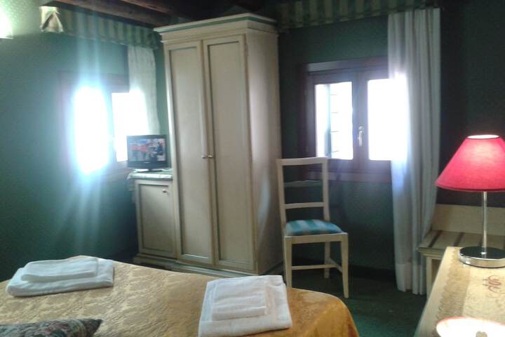 Room 14 of 96