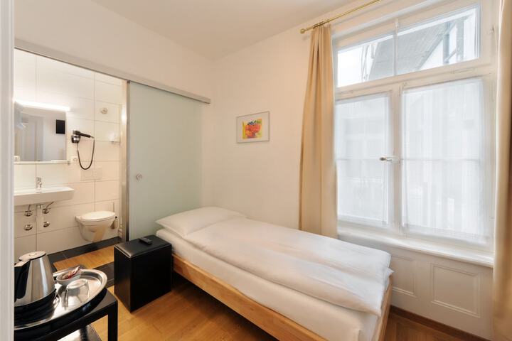 Room 6 of 56