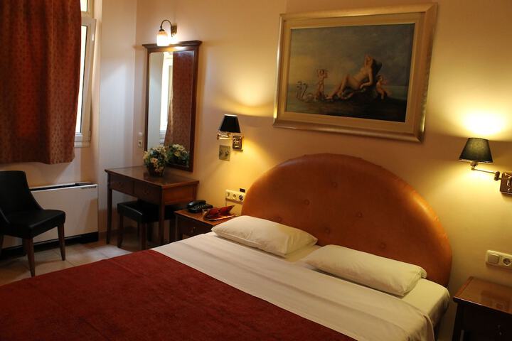 Room 7 of 141