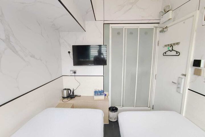 Room 52 of 69