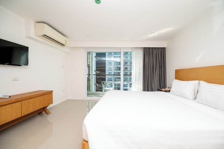 Room 9 of 120