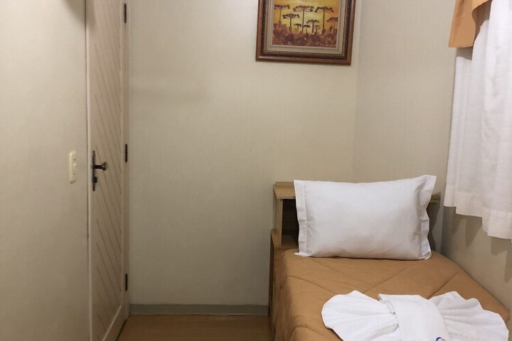 Room 11 of 16
