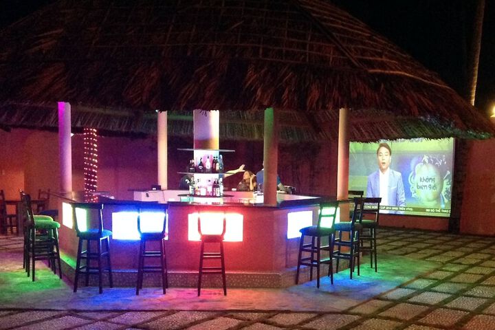 Lounge 38 of 64