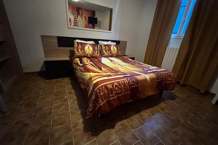 Room 11 of 43