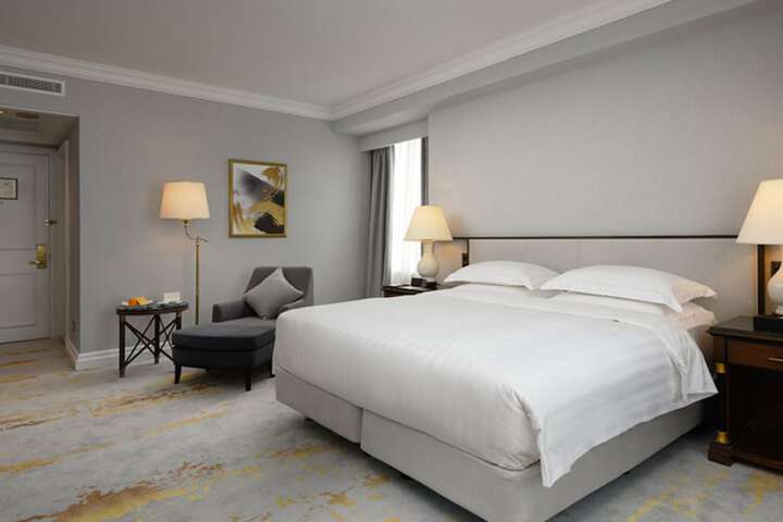 Room 5 of 98