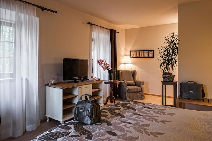 Room 3 of 45