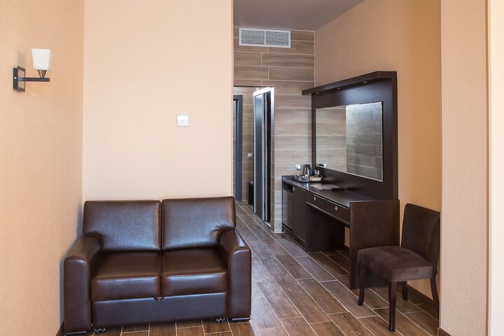 Room 13 of 32