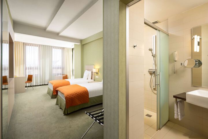 Room 16 of 75