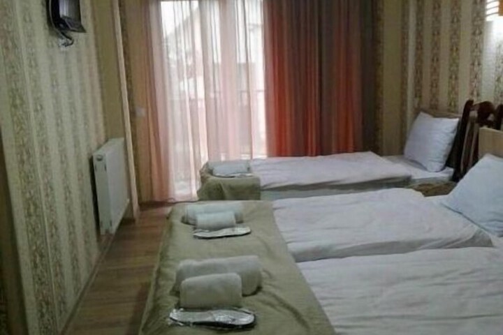 Room 14 of 33