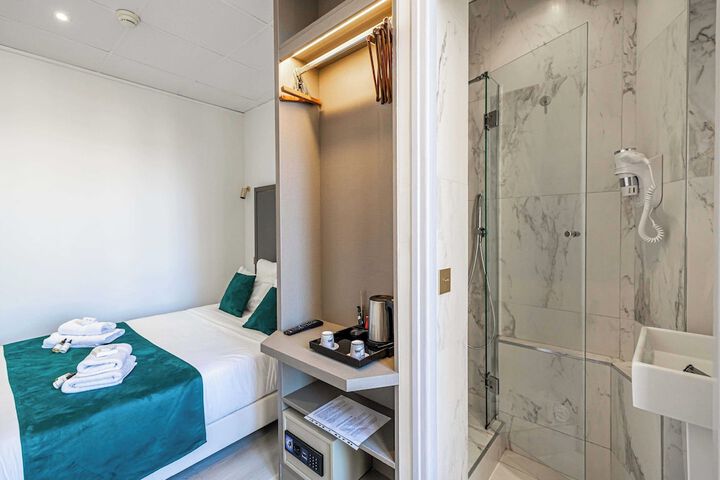 Room 2 of 9