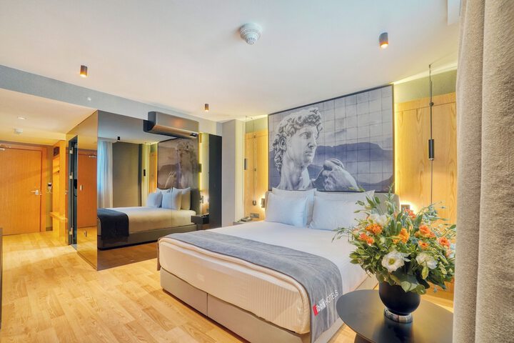 Room 35 of 143