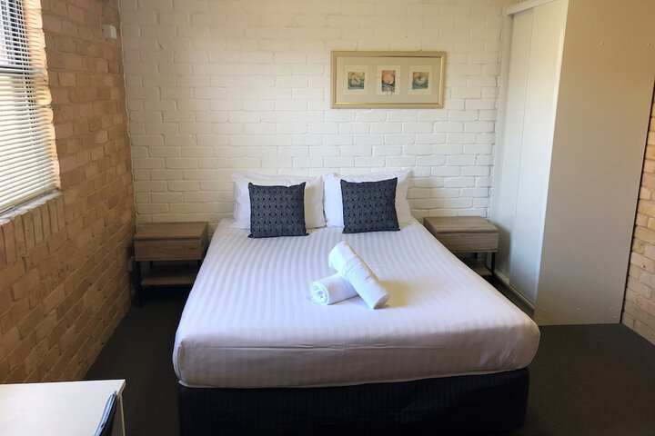 Room 7 of 32
