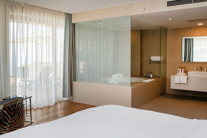 Room 86 of 165