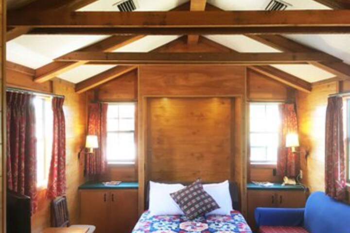 Room 33 of 40