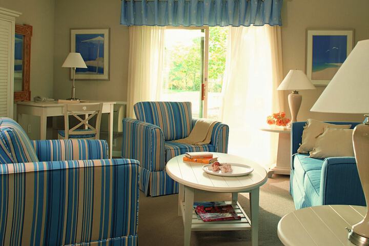 1 Bedroom Villa Queen Bed Sofa (1 of 5)