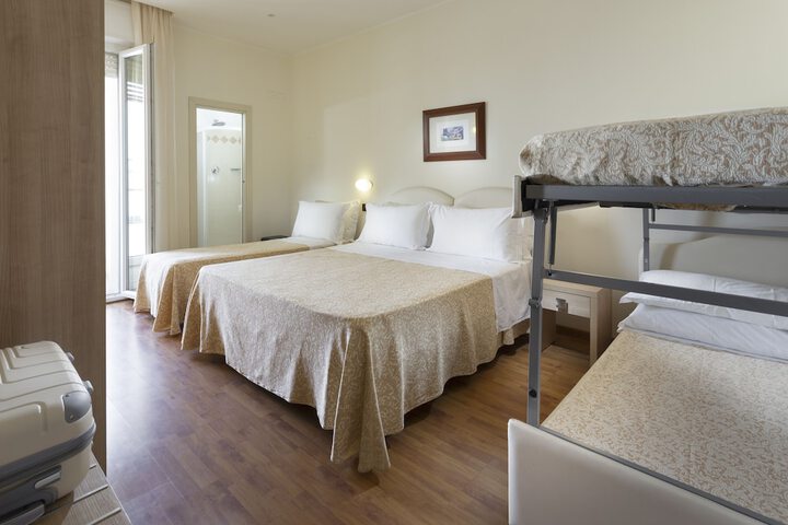 Room 15 of 40