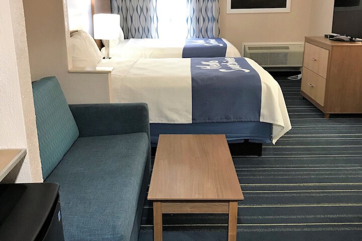 Double Accessible King Size Bed (5 of 8)