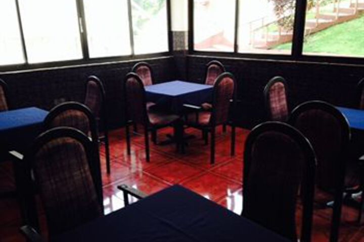 Lounge 8 of 26