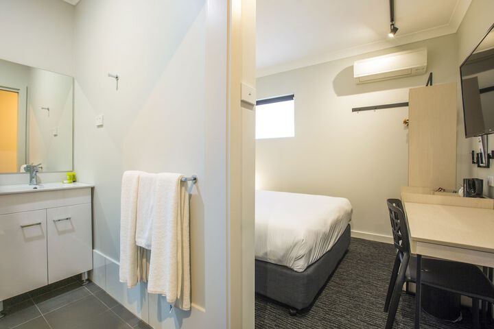 Room 4 of 65