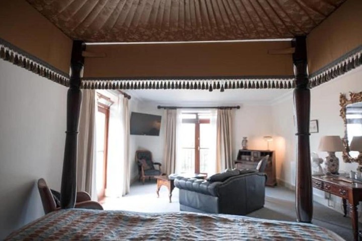 Room 10 of 51