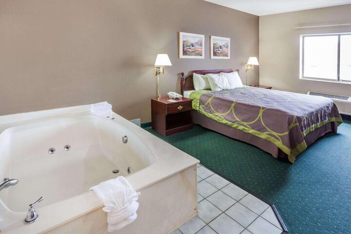 1 King Bed (2 of 17)