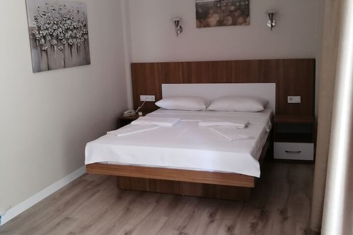 Room 33 of 97