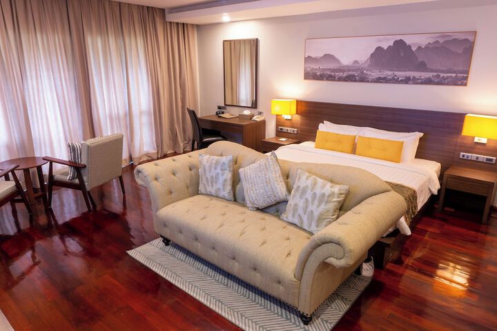 Room 14 of 100