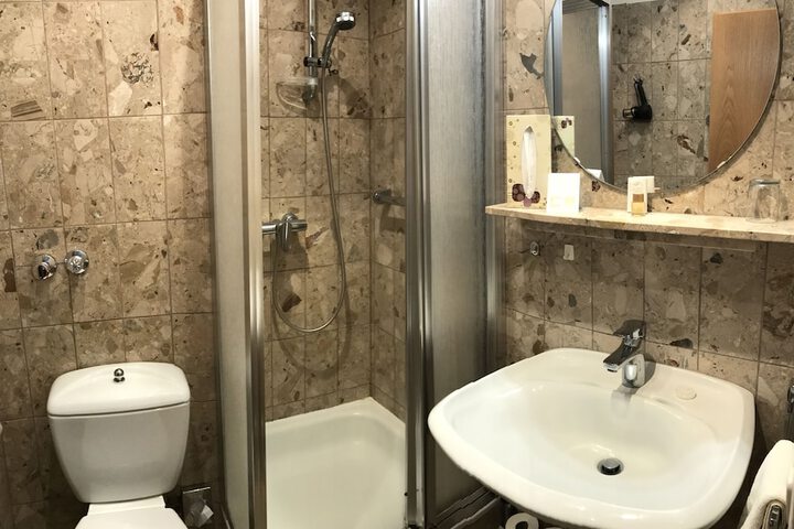 Room 14 of 31