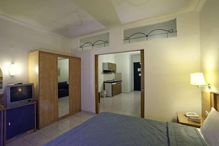 Room 4 of 38
