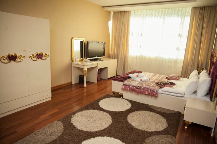 Room 13 of 38