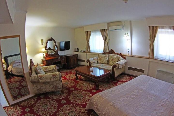 Room 9 of 41