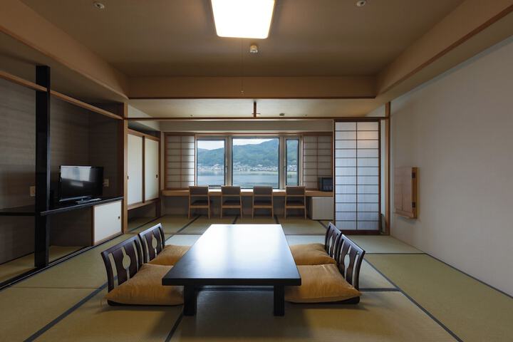 Room 14 of 53