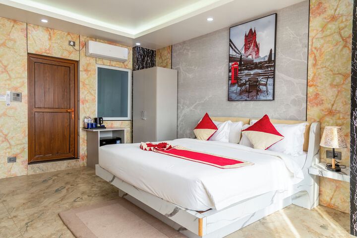 Room 13 of 26