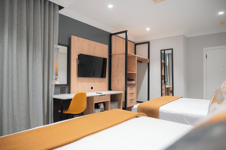 Room 4 of 17